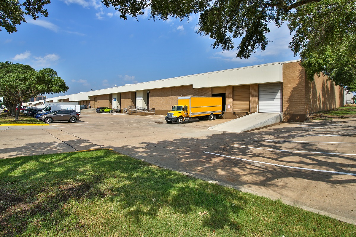 4415-4585 Simonton
